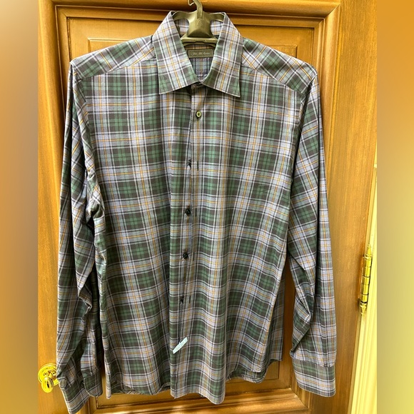 Deep purple Saks shirt like NEW and perfect for a casual night out. - Picture 2 of 2